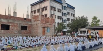 ছাত্রীদের সেহ‌রি রান্না কর‌ছেন বাবলু, রতন, ইফতা‌রের আয়োজ‌নে গৌরাঙ্গ, পিকু, কৃষ্ণ, রমযা‌নে সম্প্রী‌তির ন‌জির ক‌চিকাঁচা মিশ‌নে
