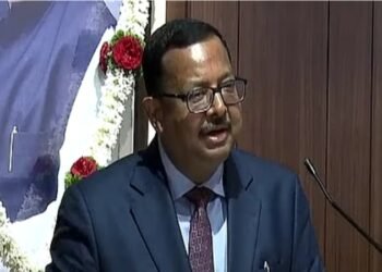 বুলডোজার দিয়ে ভাঙচুর সংবিধান ধ্বংসের সমতুল্য; এটি আইনের শাসন নষ্ট করবে: বিচারপতি উজ্জ্বল ভূইয়া