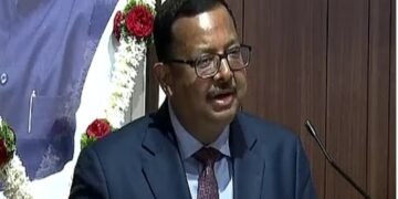 বুলডোজার দিয়ে ভাঙচুর সংবিধান ধ্বংসের সমতুল্য; এটি আইনের শাসন নষ্ট করবে: বিচারপতি উজ্জ্বল ভূইয়া