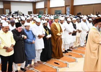 অন্ধ্র প্রদেশের মুখ্যমন্ত্রী চন্দ্রবাবু নাইডু নামাজ পড়লেন