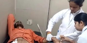 ইউটিউব দেখে নিজেই নিজের অপারেশন! আশঙ্কাজনক অবস্থায় হাসপাতালে ভর্তি যুবক