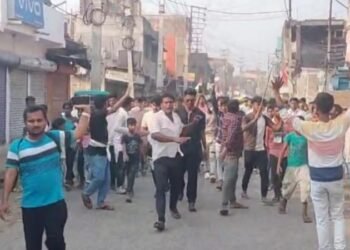 ওয়াকফ আইনের প্রতিবাদে সামসেরগঞ্জে ছাত্র-যুবদের বিক্ষোভ, উত্তাল ধুলিয়ান