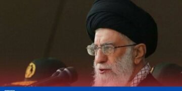 খামেনির হুঁশিয়ারি: ইসরায়েলের সঙ্গে কোনো আপস নয়, যুদ্ধ শুরু