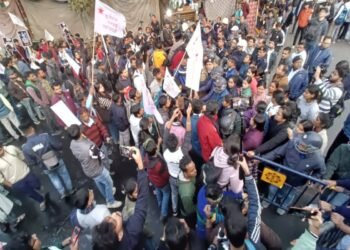 ভেনেজুয়েলায় মার্কিন আগ্রাসনের প্রতিবাদে কলকাতার রাজপথে ডিওয়াইএফআইয়ের মিছিল