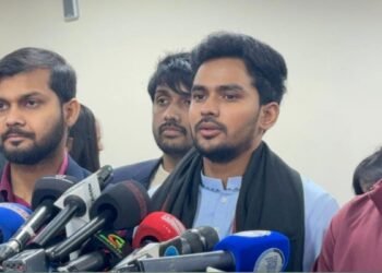 বাংলাদেশে ভোট নিয়ে জনমনে শঙ্কা, আইনশৃঙ্খলা পরিস্থিতি হতাশাজনক, পাতানো নির্বাচন নিয়ে হুশিয়ারি আসিফ মাহমুদের