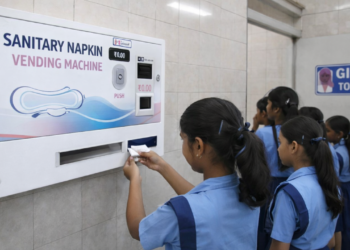 স্কুলে ঋতুকালীন স্বাস্থ্য সুরক্ষায় ঐতিহাসিক রায়: বিনামূল্যে স্যানিটারি প্যাড ও পৃথক শৌচাগার বাধ্যতামূলক, নির্দেশ সুপ্রিম কোর্টের