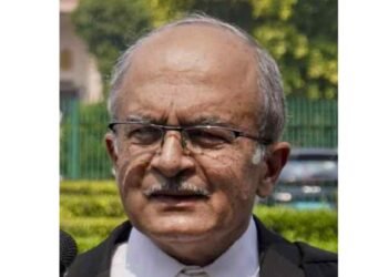 ভোটারকে এসআইআর নোটিশ: ‘লজিক্যাল ডিসক্রেপেন্সি’ নিয়ে কমিশনকে ব্যাখ্যার নির্দেশ সুপ্রিম কোর্টের
